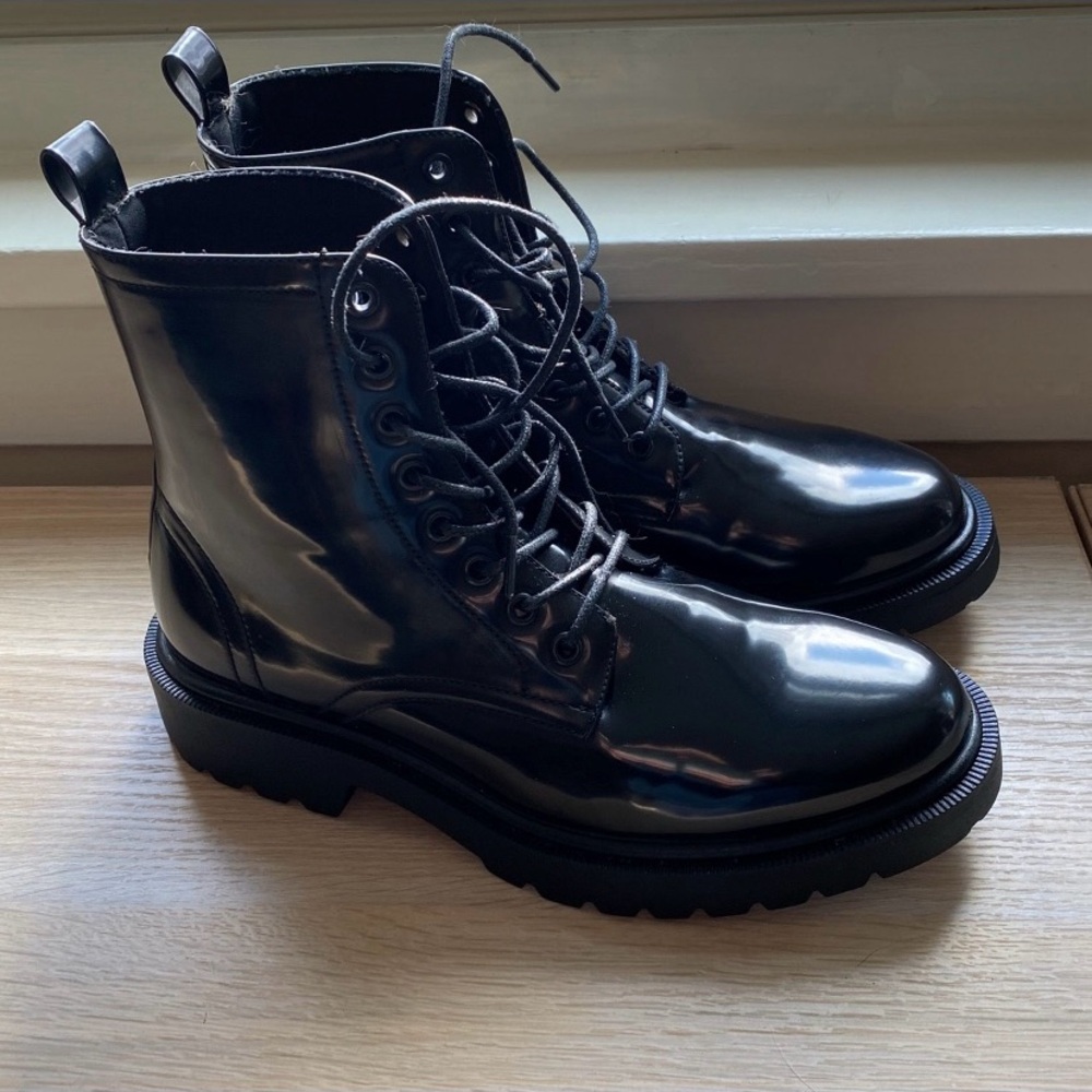 Asos Design Men’s 8 shiny boots NWOT